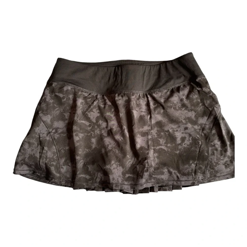 #064, CRZY Yoga feathery-fit mid-rise tennis skirt, size M (8-10)